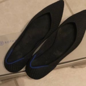 Rothy’s size 10 black Point flats.